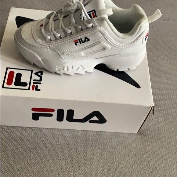 Women’s size 7 Fila shoes - Picture 2 of 2